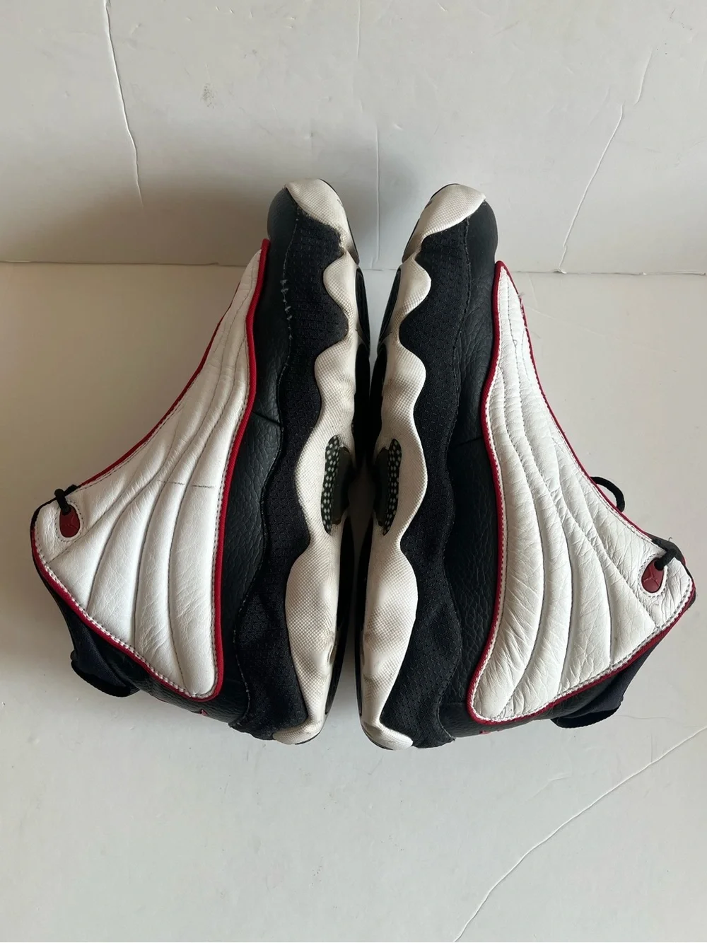 Jordan Mens Pro Strong White black Basketball Athletic sneaker size 8.5